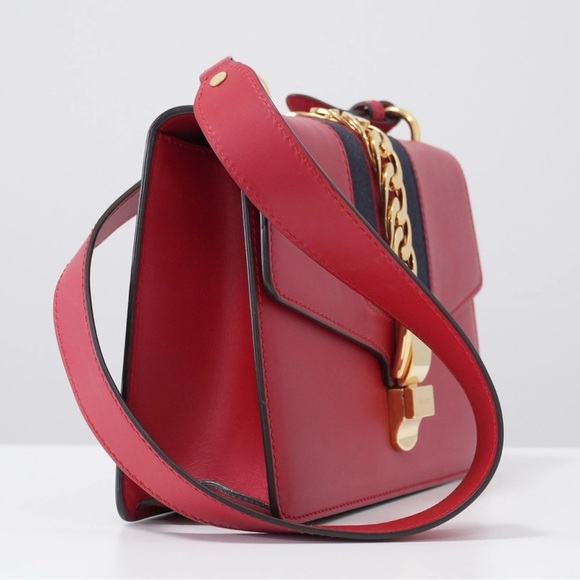 GUCCI Shoulder Bag Bamboo
Crossbody Bag Red Leather Gold Chain 421882001998 - Picture 2 of 13